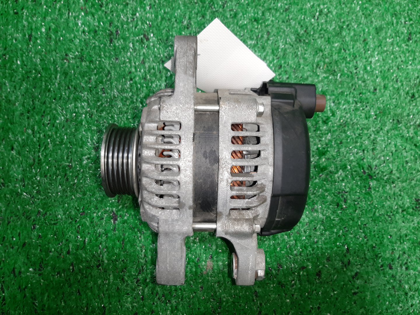 Генератор SUZUKI WAGON R MH35S R06A 31400-74P00 1 ракурс