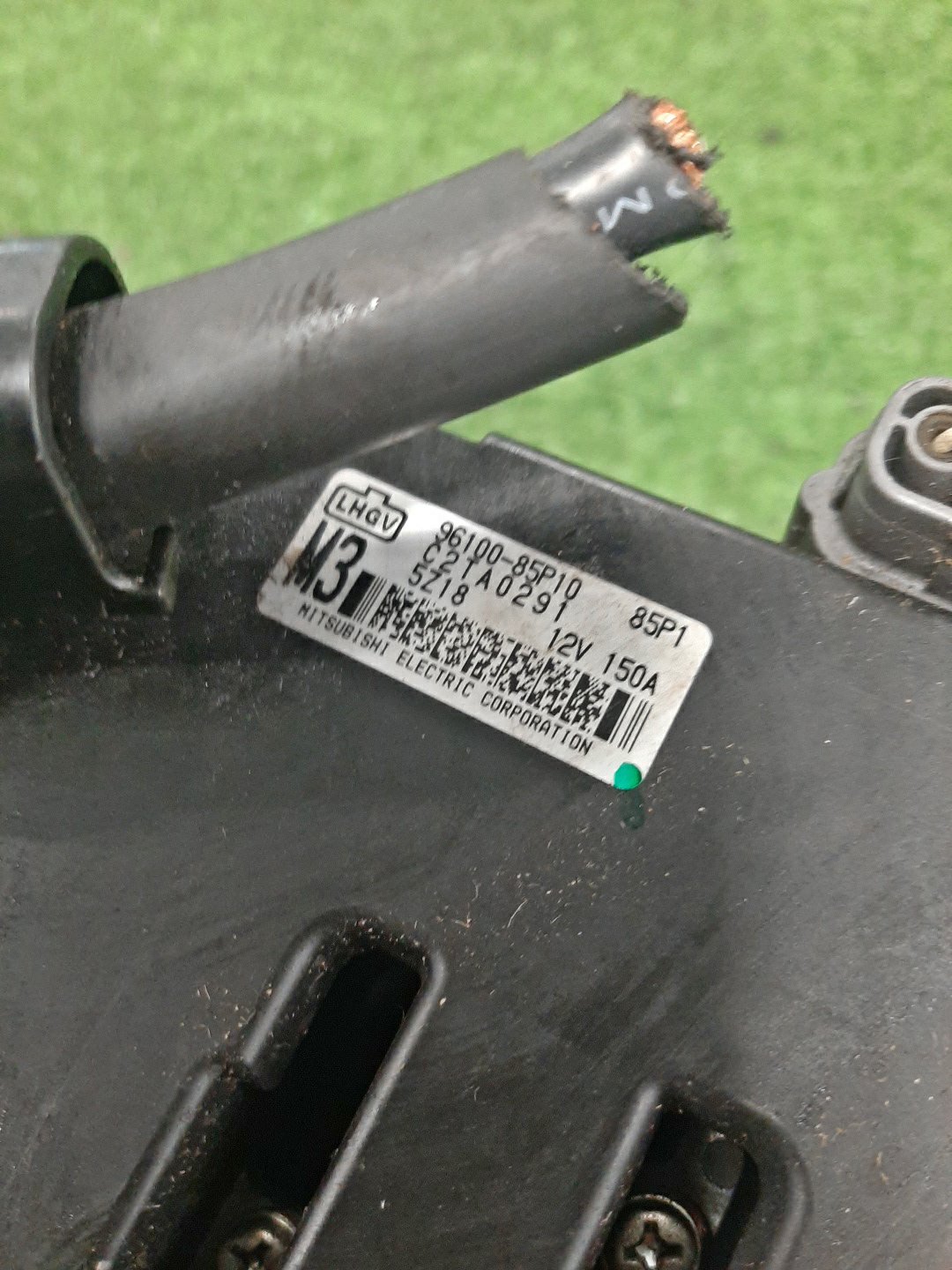 Генератор SUZUKI HUSTLER MR41S R06A 96100-85P10 3 ракурс Генератор SUZUKI HUSTLER MR41S R06A 96100-85P10 3 ракурс