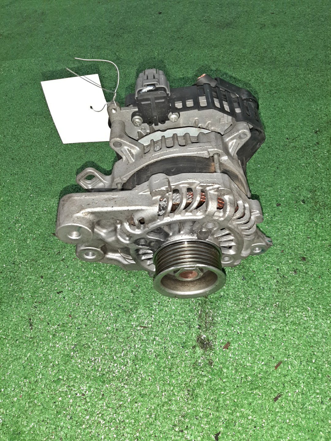 Генератор SUZUKI HUSTLER MR41S R06A 96100-85P12 1 ракурс Генератор SUZUKI HUSTLER MR41S R06A 96100-85P12 1 ракурс
