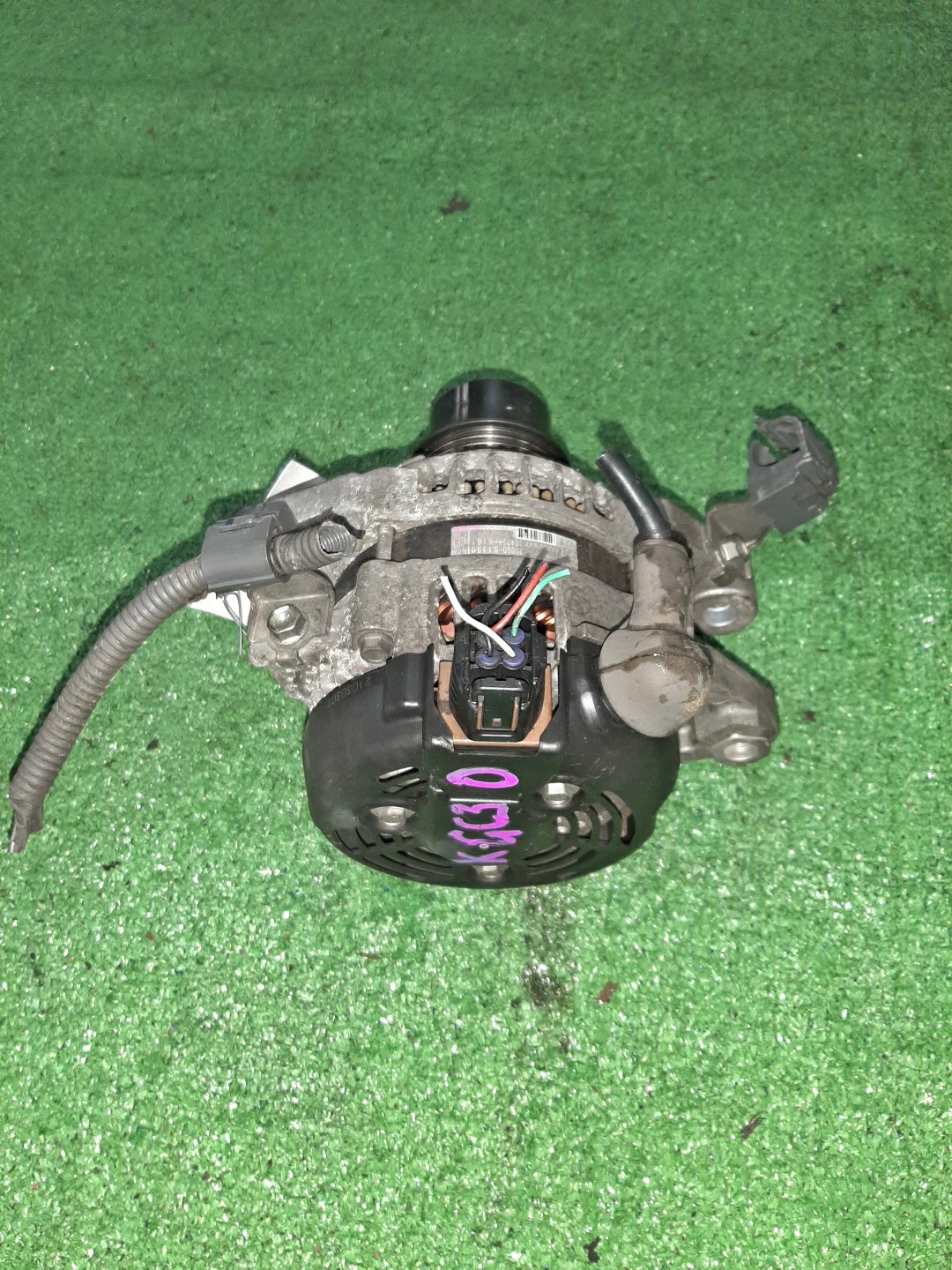 Генератор TOYOTA PASSO KGC30 1KR-FE 3 ракурс