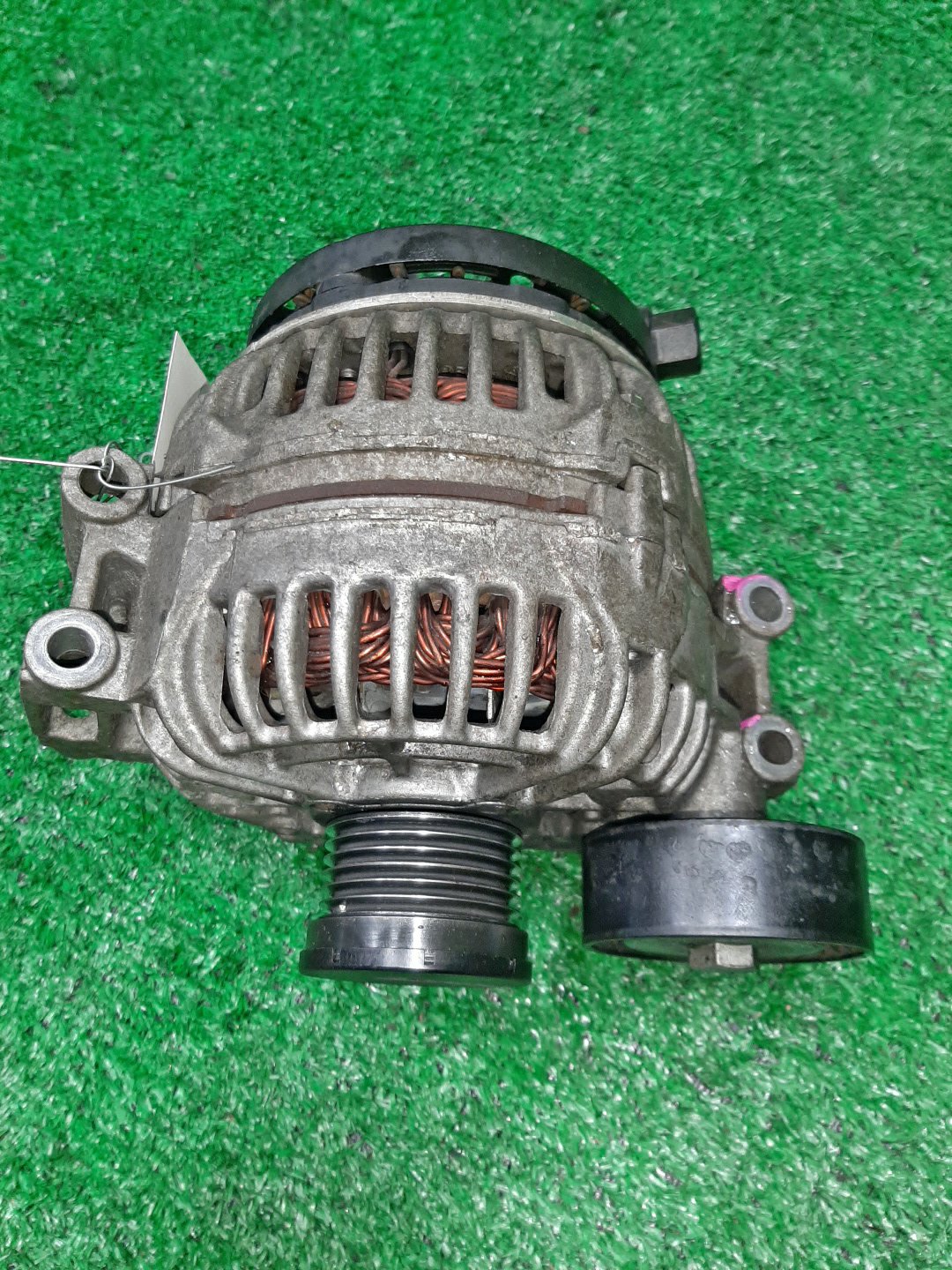 Генератор BMW 3-Series E90 N46B20B 0124525059 1 ракурс