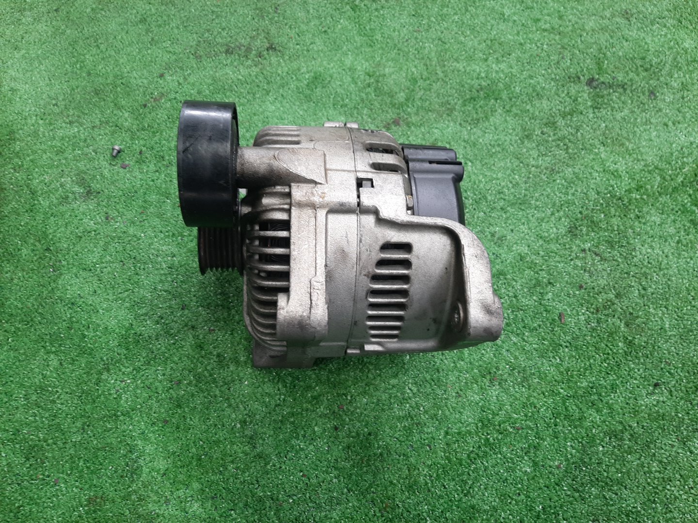 Генератор BMW 5-Series E60 N62B44A 7540992-02 4 ракурс