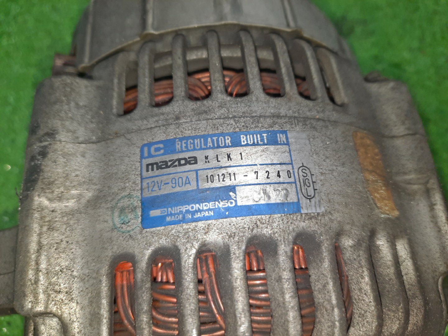 Генератор MAZDA MILLENIA TA5P KL-ZE 101211-7240 3 ракурс