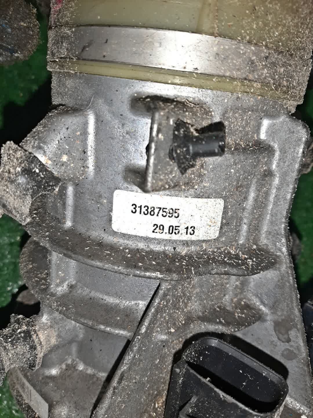 Насос гидроусилителя VOLVO V60 FW48 31387595 2 ракурс