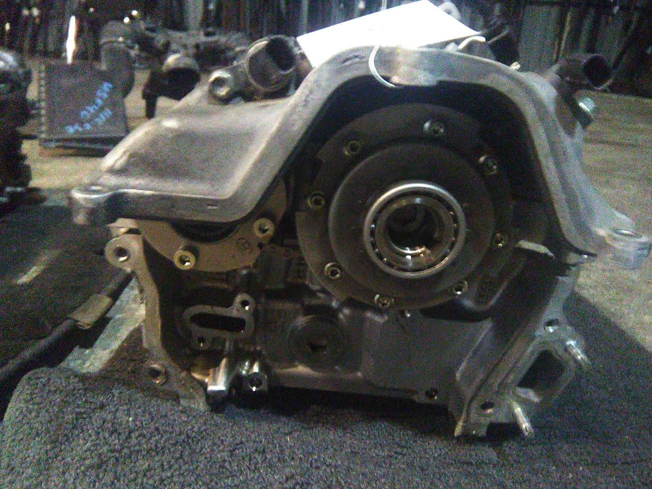 Головка блока правая LEXUS LS460 USF40 1UR-FSE 3 ракурс