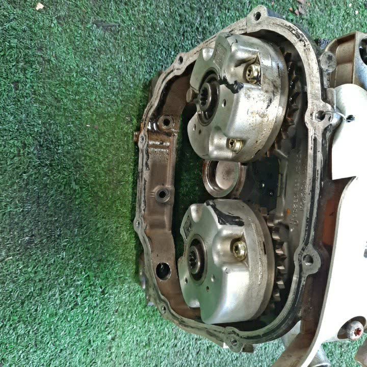Головка блока левая AUDI A6 4F5 AUK 06E103373B 3 ракурс