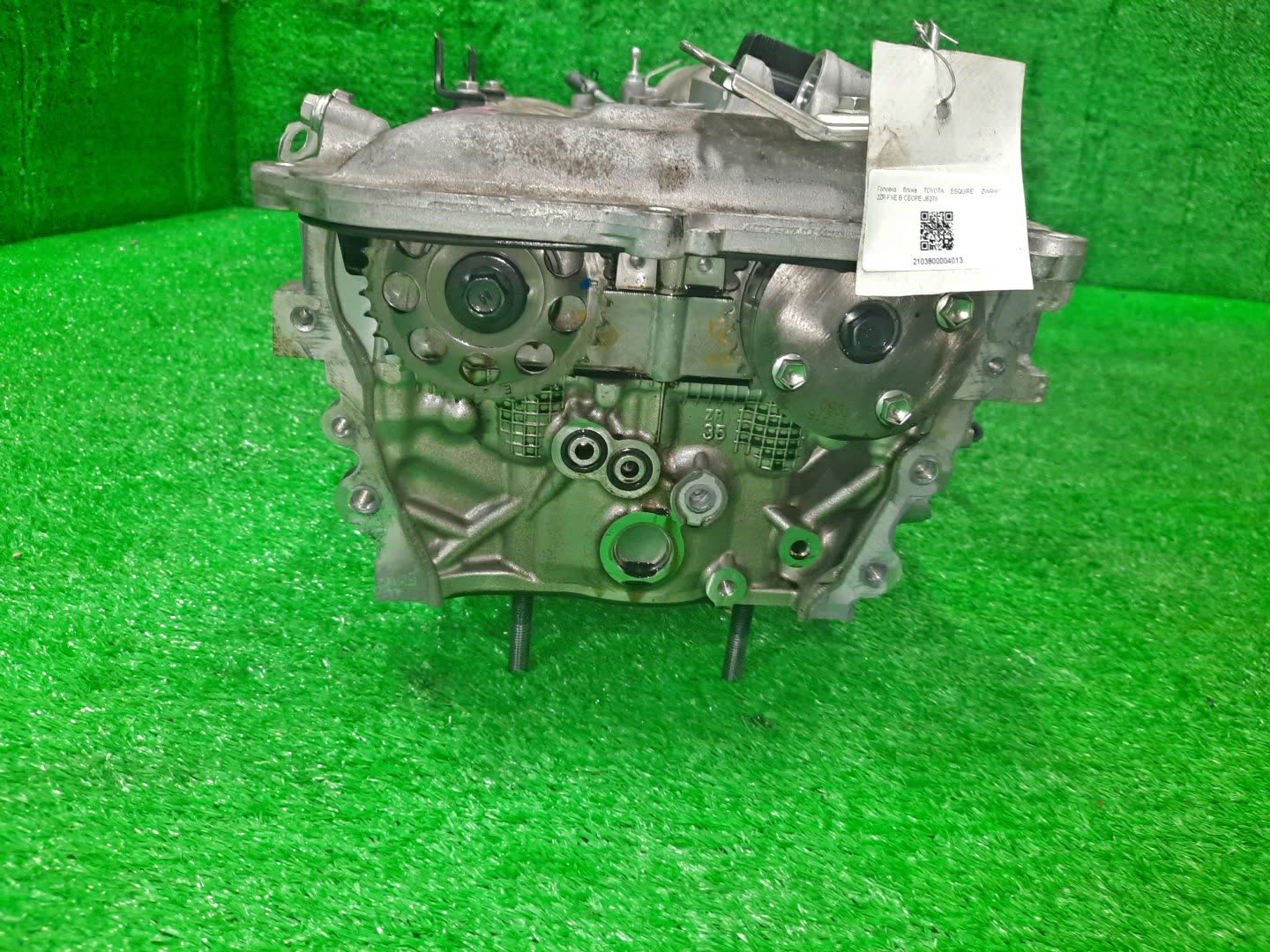 Головка блока TOYOTA ESQUIRE ZWR80G 2ZR-FXE 3 ракурс Головка блока TOYOTA ESQUIRE ZWR80G 2ZR-FXE 3 ракурс