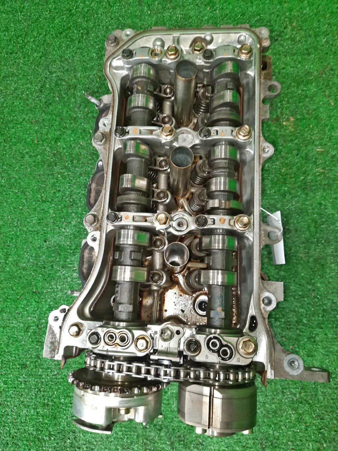 Головка блока левая TOYOTA ESTIMA GSR55W 2GR-FE 2 ракурс Головка блока левая TOYOTA ESTIMA GSR55W 2GR-FE 2 ракурс