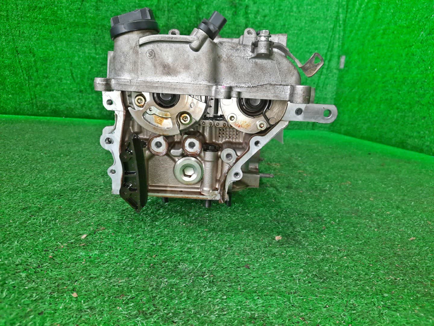 Головка блока левая TOYOTA ESTIMA GSR55W 2GR-FE 3 ракурс Головка блока левая TOYOTA ESTIMA GSR55W 2GR-FE 3 ракурс