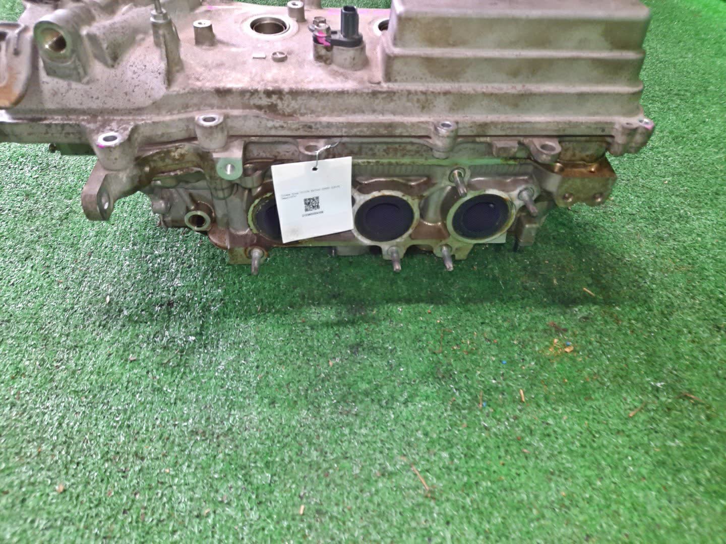 Головка блока левая TOYOTA ESTIMA GSR55W 2GR-FE 4 ракурс Головка блока левая TOYOTA ESTIMA GSR55W 2GR-FE 4 ракурс