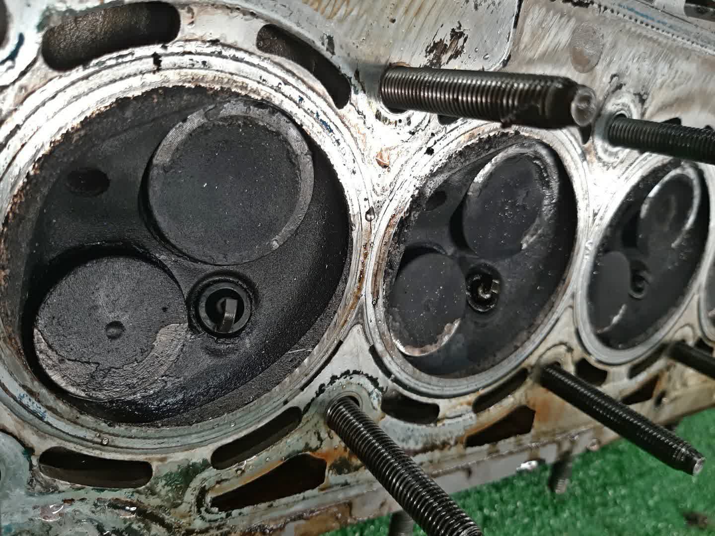 Головка блока VOLKSWAGEN GOLF 5K1 CBZB 3 ракурс