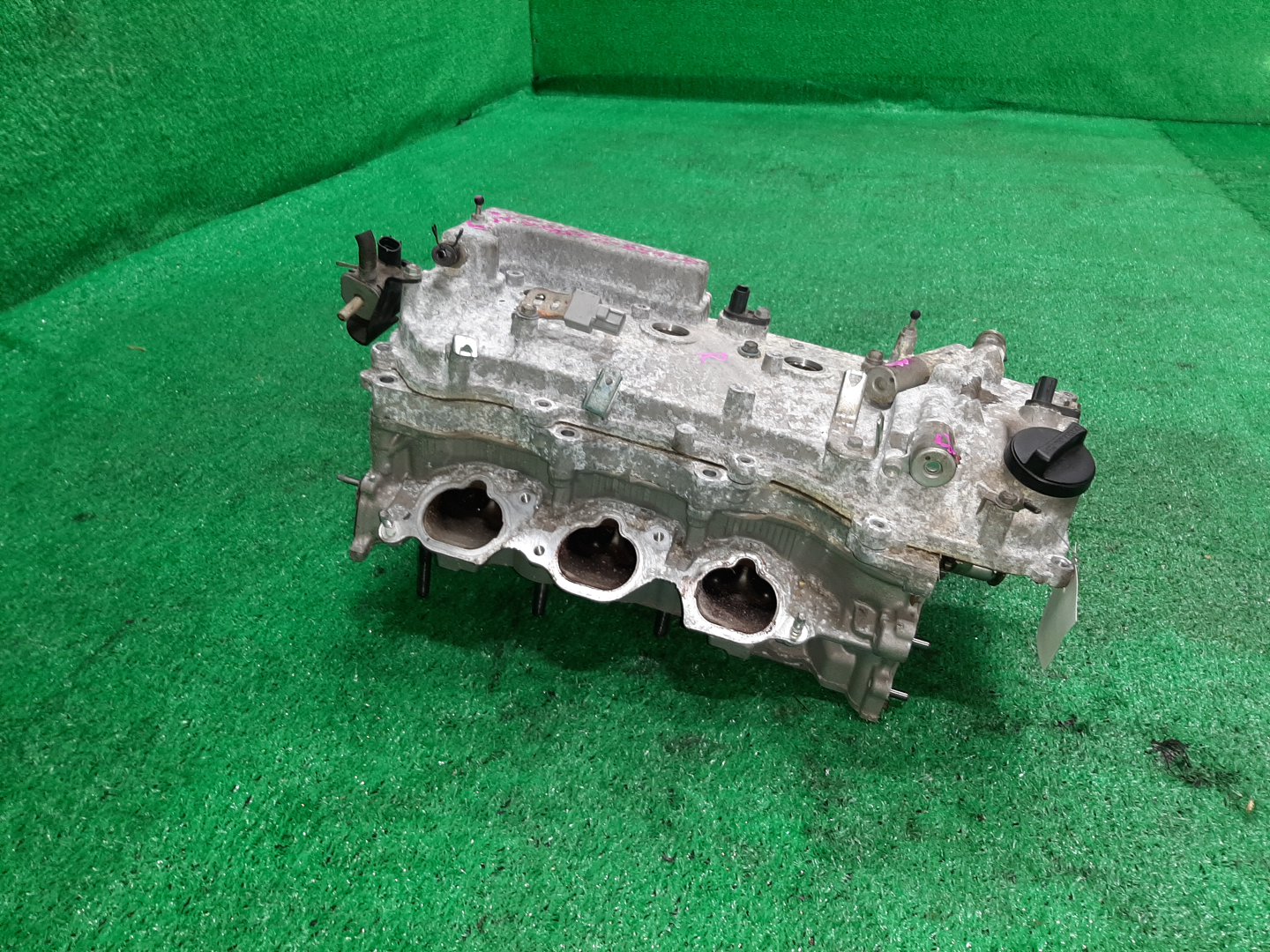 Головка блока левая TOYOTA ESTIMA GSR55W 2GR-FE 3 ракурс Головка блока левая TOYOTA ESTIMA GSR55W 2GR-FE 3 ракурс