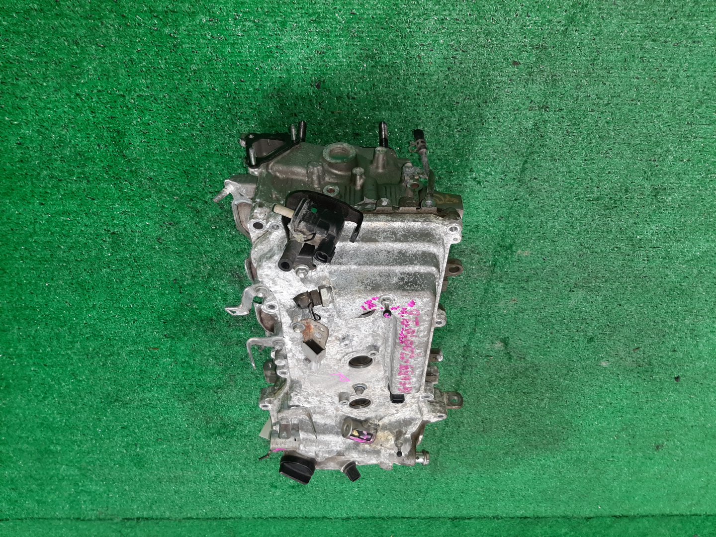 Головка блока левая TOYOTA ESTIMA GSR55W 2GR-FE 5 ракурс Головка блока левая TOYOTA ESTIMA GSR55W 2GR-FE 5 ракурс
