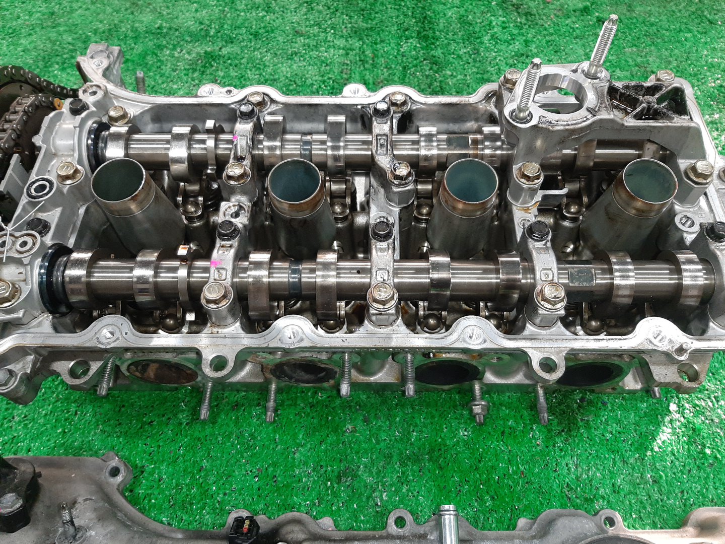 Головка блока левая LEXUS LS460 USF40 1UR-FSE 2 ракурс