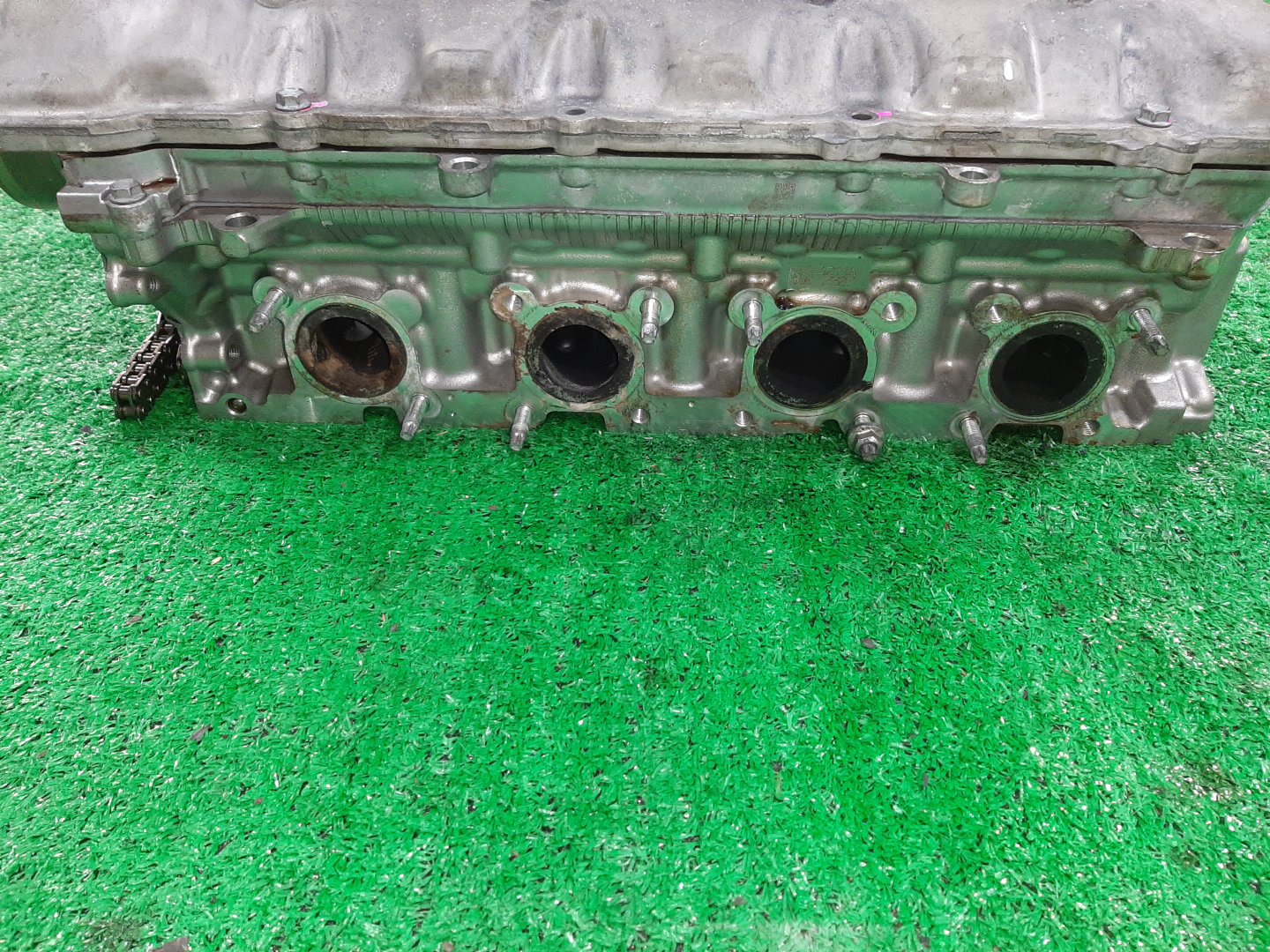 Головка блока левая LEXUS LS460 USF40 1UR-FSE 3 ракурс