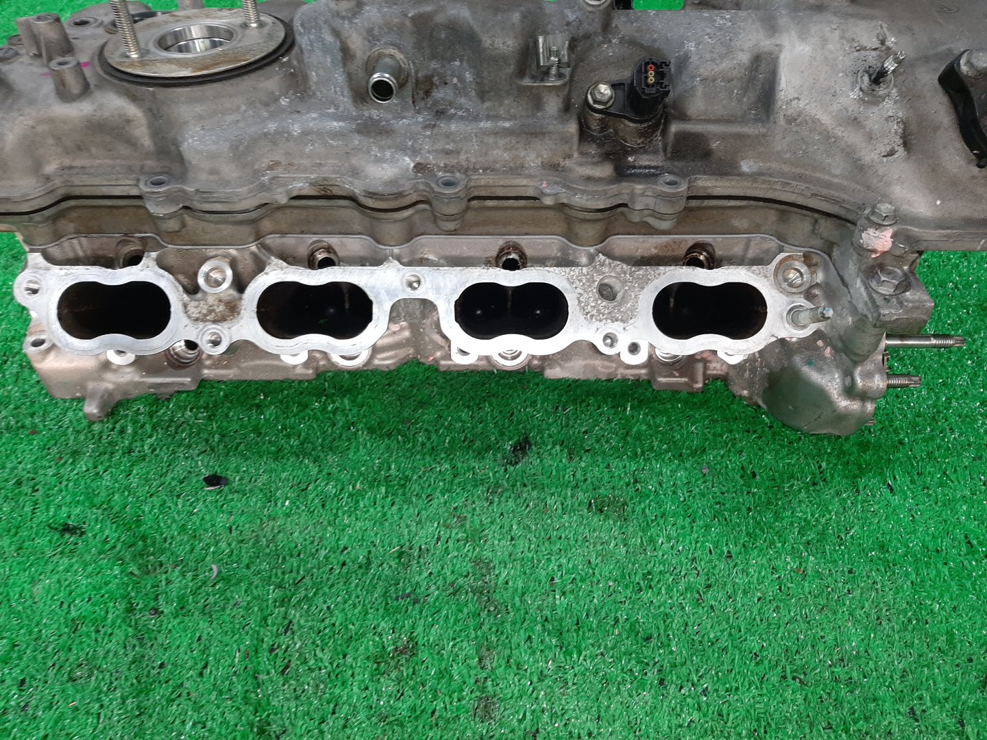 Головка блока левая LEXUS LS460 USF40 1UR-FSE 4 ракурс