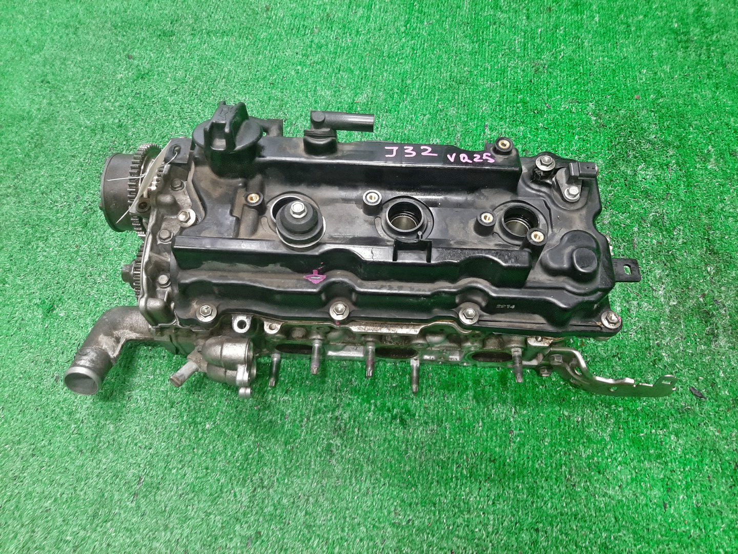 Головка блока левая NISSAN TEANA J32 VQ25DE 1 ракурс Головка блока левая NISSAN TEANA J32 VQ25DE 1 ракурс