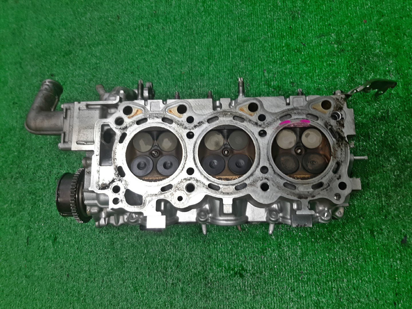 Головка блока левая NISSAN TEANA J32 VQ25DE 4 ракурс Головка блока левая NISSAN TEANA J32 VQ25DE 4 ракурс