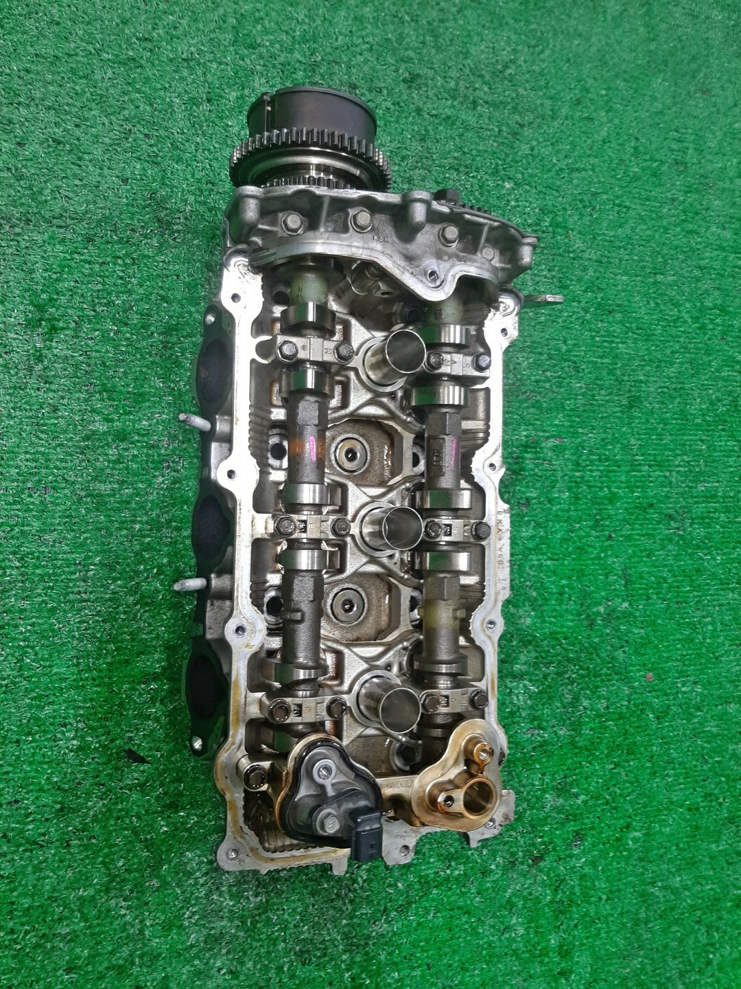Головка блока правая NISSAN TEANA J32 VQ25DE 3 ракурс Головка блока правая NISSAN TEANA J32 VQ25DE 3 ракурс