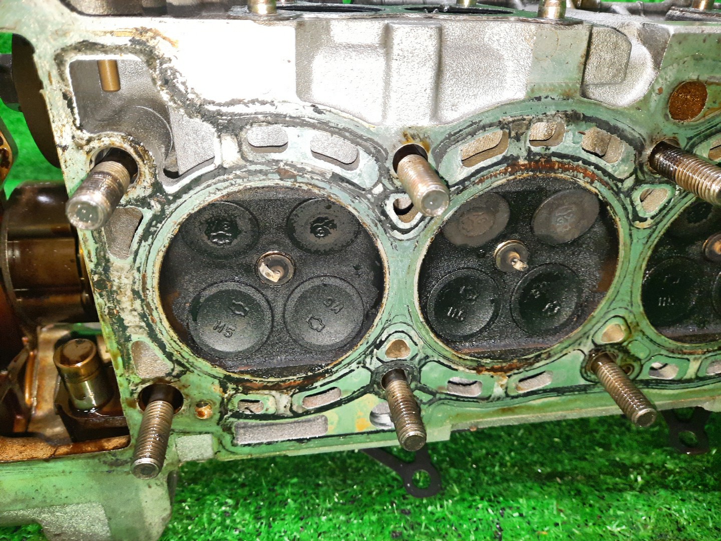 Головка блока NISSAN SUNNY FB15 QG15DE 5 ракурс Головка блока NISSAN SUNNY FB15 QG15DE 5 ракурс
