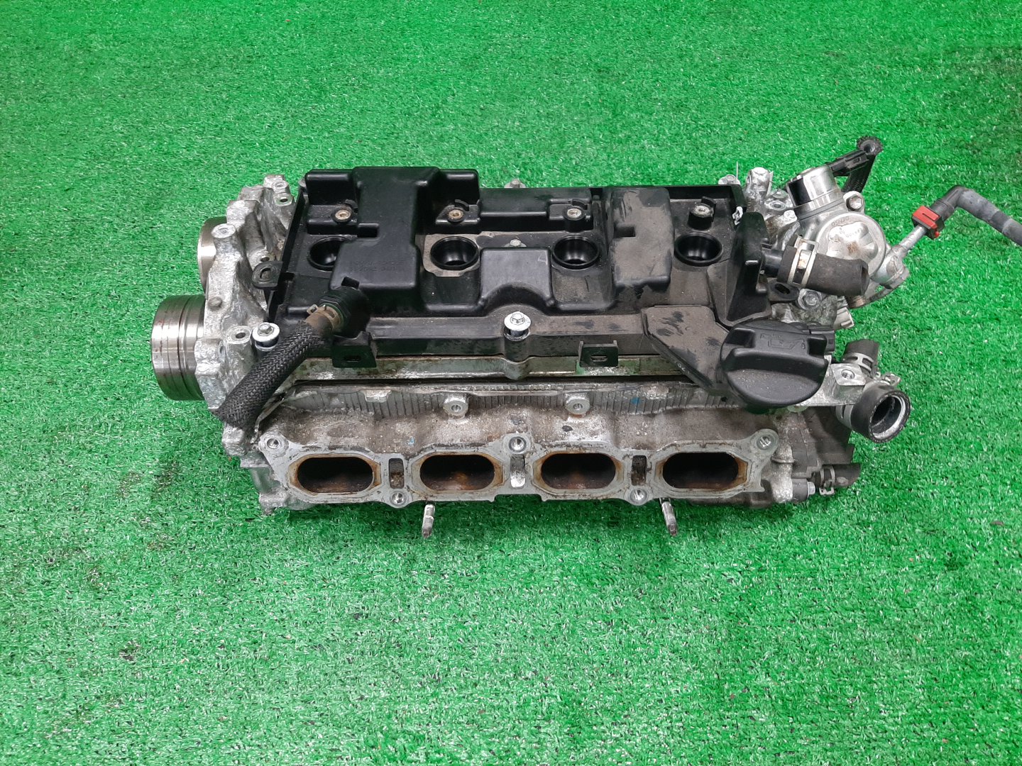 Головка блока NISSAN SERENA GC27 MR20DD 2 ракурс Головка блока NISSAN SERENA GC27 MR20DD 2 ракурс