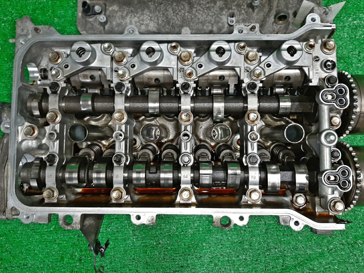 Головка блока TOYOTA ISIS ZGM10G 2ZR-FAE 3 ракурс
