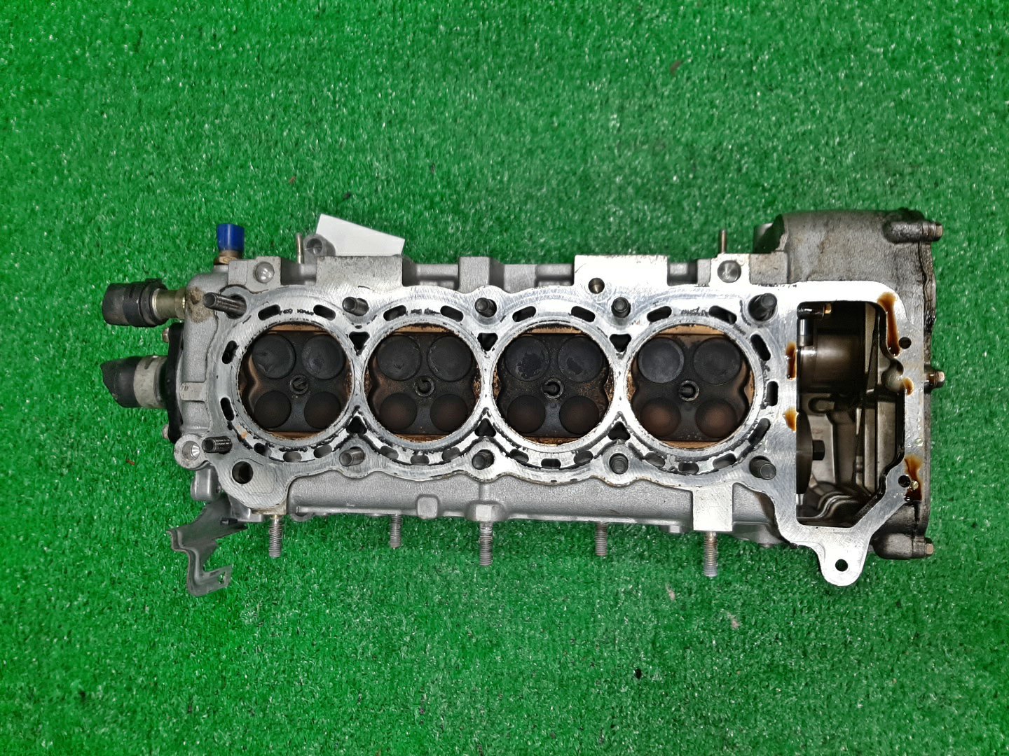 Головка блока NISSAN MARCH AK12 CR12DE 2 ракурс Головка блока NISSAN MARCH AK12 CR12DE 2 ракурс