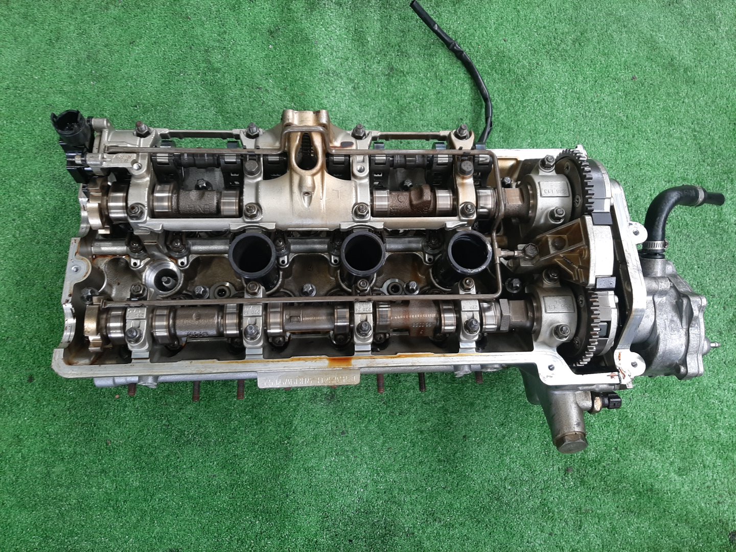 Головка блока правая BMW 5-Series E60 N62B44A 5 ракурс