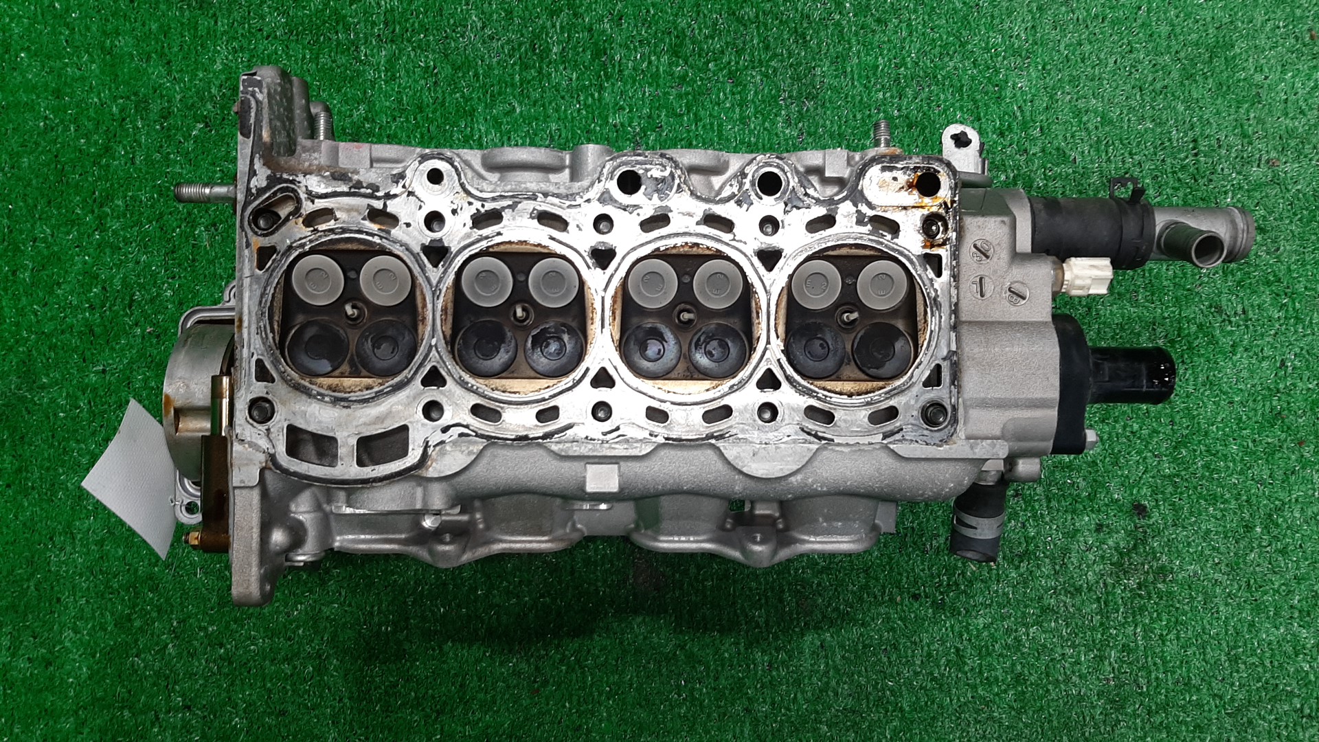 Головка блока TOYOTA BB QNC20 K3-VE 2 ракурс Головка блока TOYOTA BB QNC20 K3-VE 2 ракурс