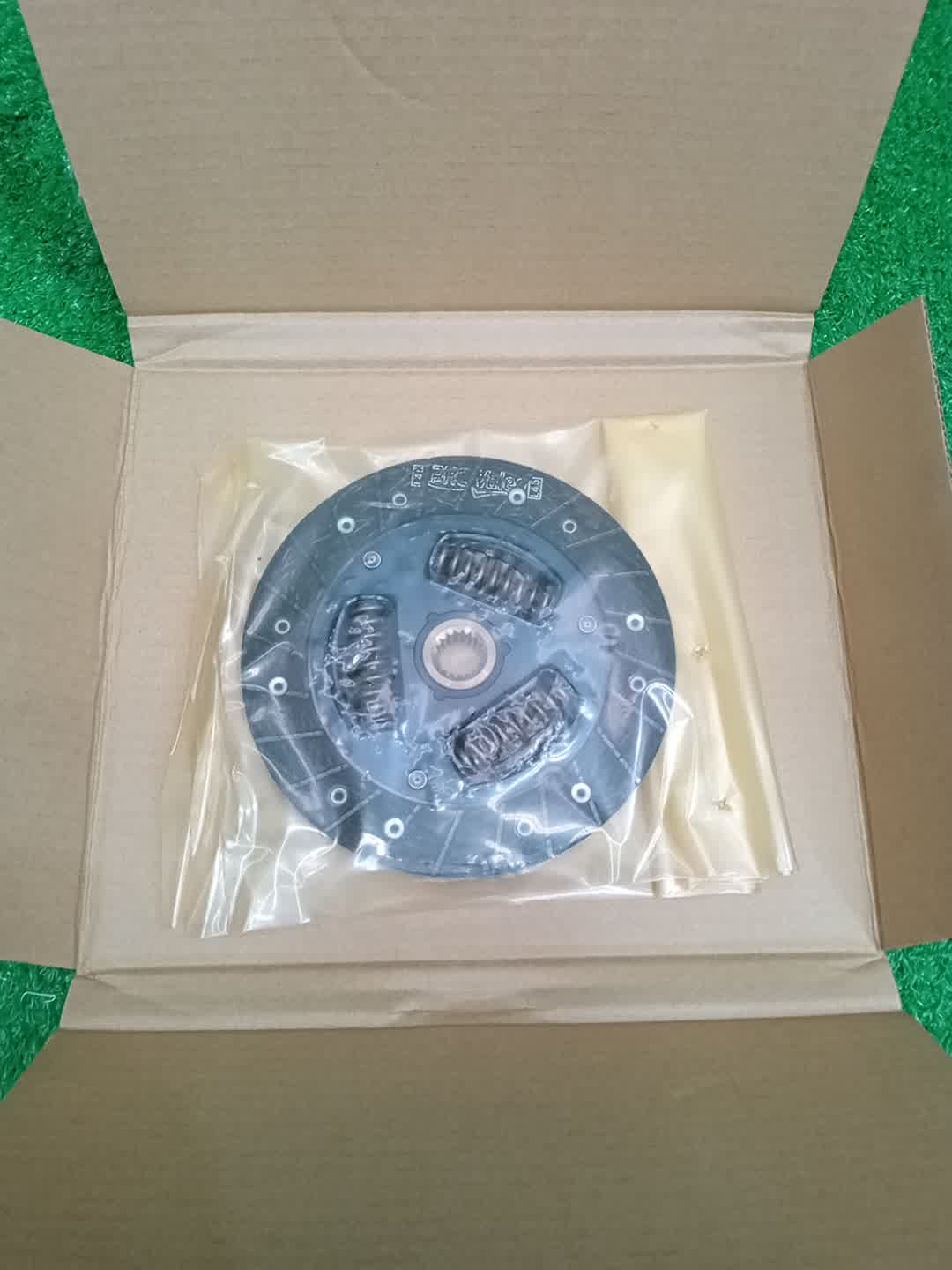 Диск сцепления SUZUKI JIMNY JB64W R06A 22400-77R00 2 ракурс Диск сцепления SUZUKI JIMNY JB64W R06A 22400-77R00 2 ракурс
