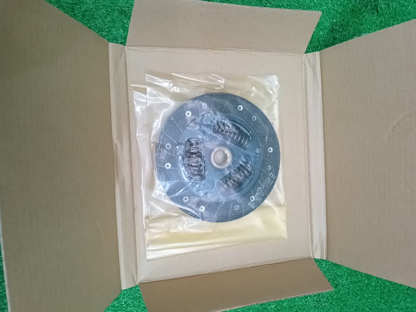 Диск сцепления SUZUKI JIMNY JB64W R06A 22400-77R00 3 ракурс Диск сцепления SUZUKI JIMNY JB64W R06A 22400-77R00 3 ракурс