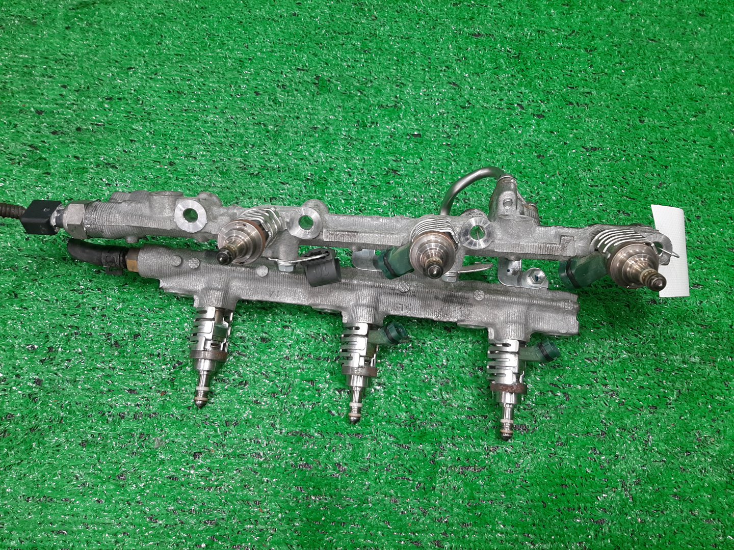 Инжектор TOYOTA CROWN GRS180 4GR-FSE 23250-31020 1 ракурс Инжектор TOYOTA CROWN GRS180 4GR-FSE 23250-31020 1 ракурс