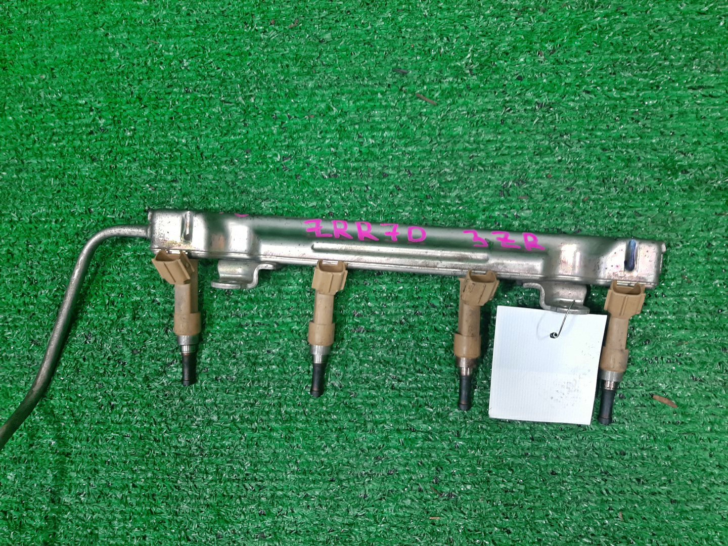 Инжектор TOYOTA NOAH ZRR70G 3ZR-FAE 23250-37010 1 ракурс