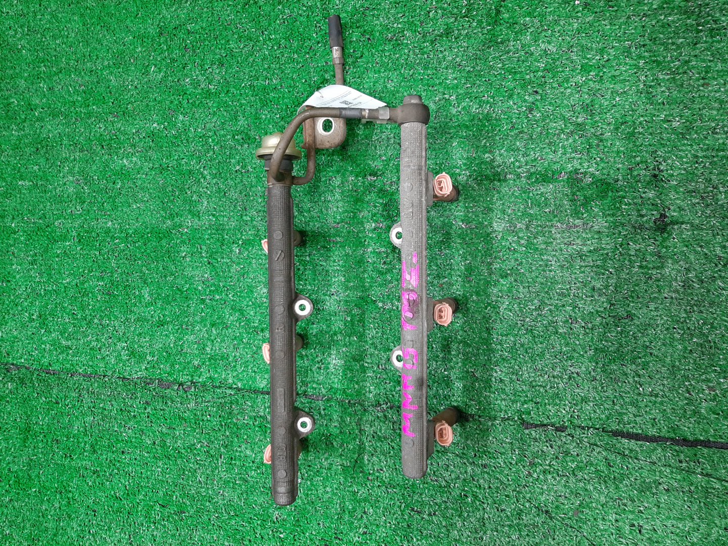 Инжектор TOYOTA ALPHARD MNH15W 1MZ-FE 23250-20030 1 ракурс Инжектор TOYOTA ALPHARD MNH15W 1MZ-FE 23250-20030 1 ракурс