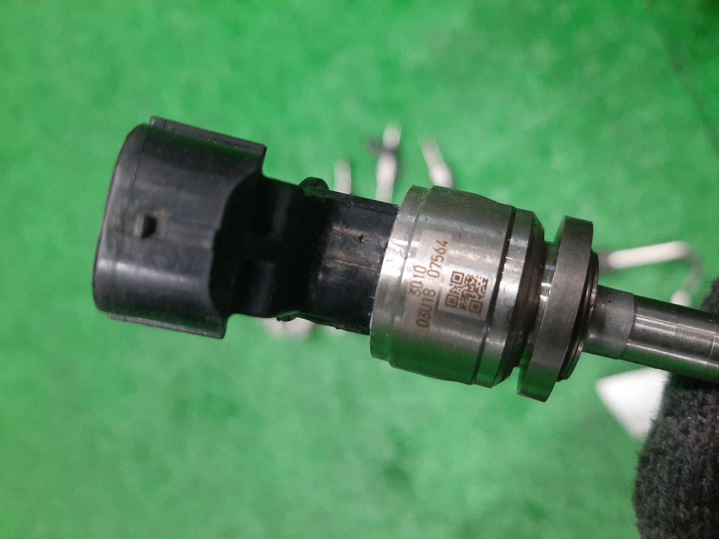 Инжектор NISSAN SERENA GC27 MR20DD 03U18-07564 2 ракурс