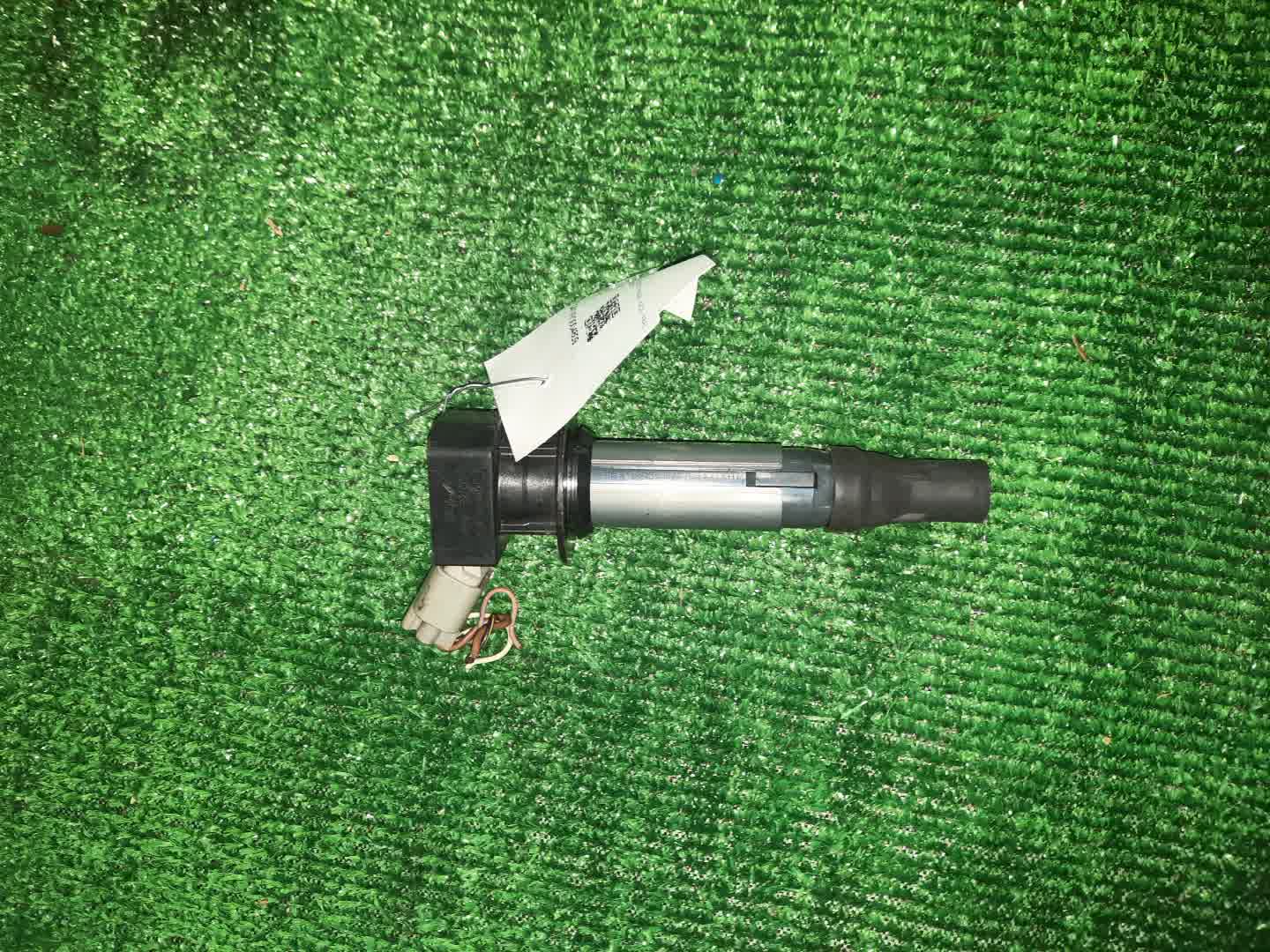 Катушка зажигания TOYOTA PASSO KGC30 1KR-FE 1950B2050 1 ракурс