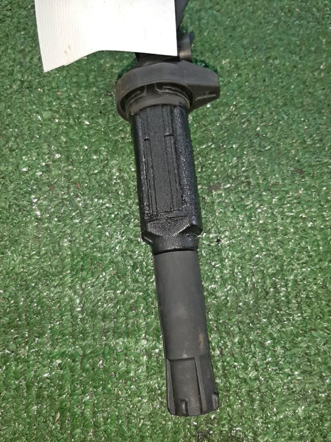 Катушка зажигания BMW 3-Series E90 N46B20BA 12137551260 1 ракурс