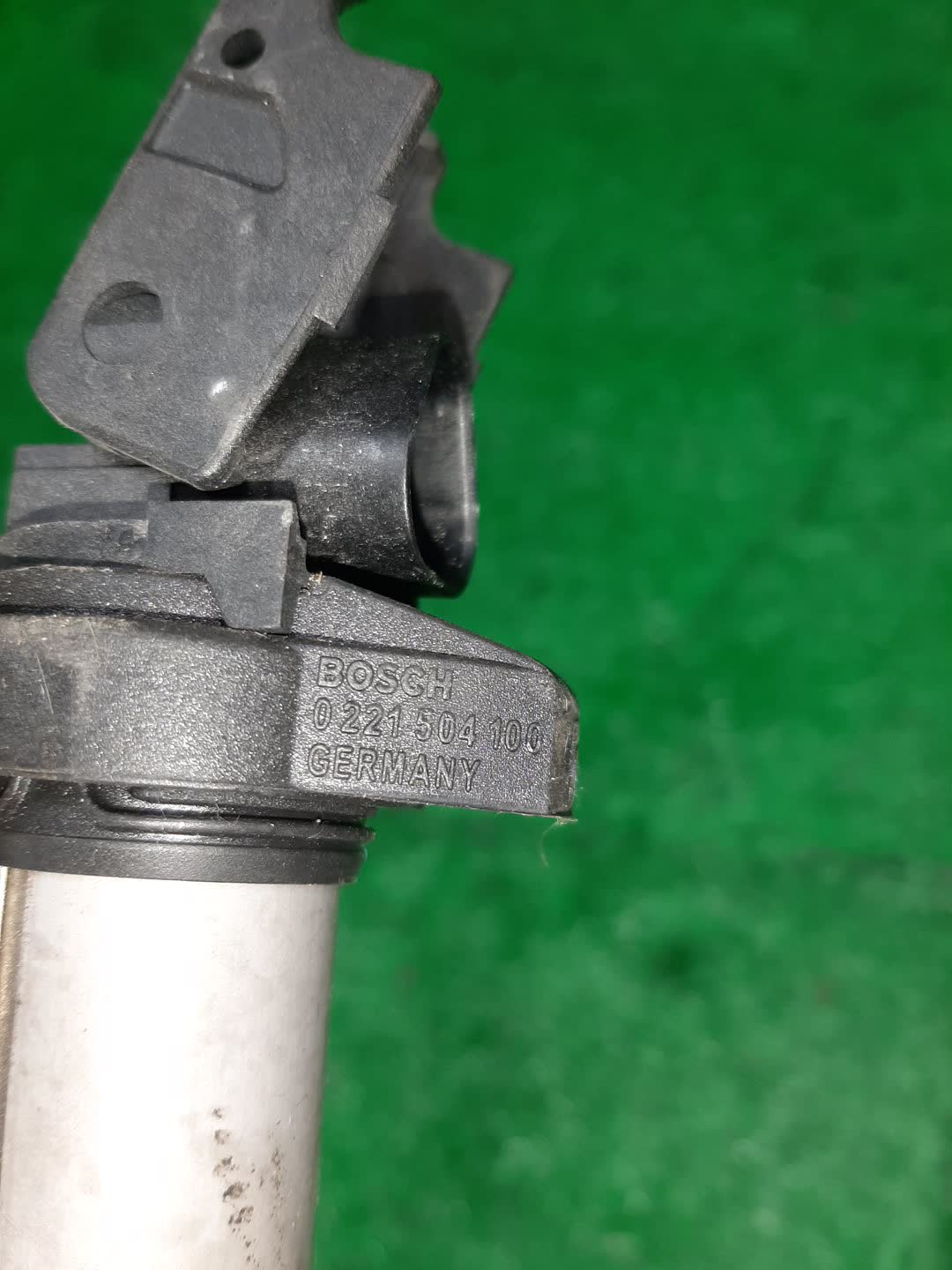 Катушка зажигания BMW 3-Series E90 N46B20B 0221504100 2 ракурс