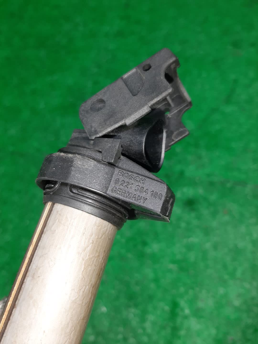 Катушка зажигания BMW 3-Series E90 N46B20B 0221504100 2 ракурс