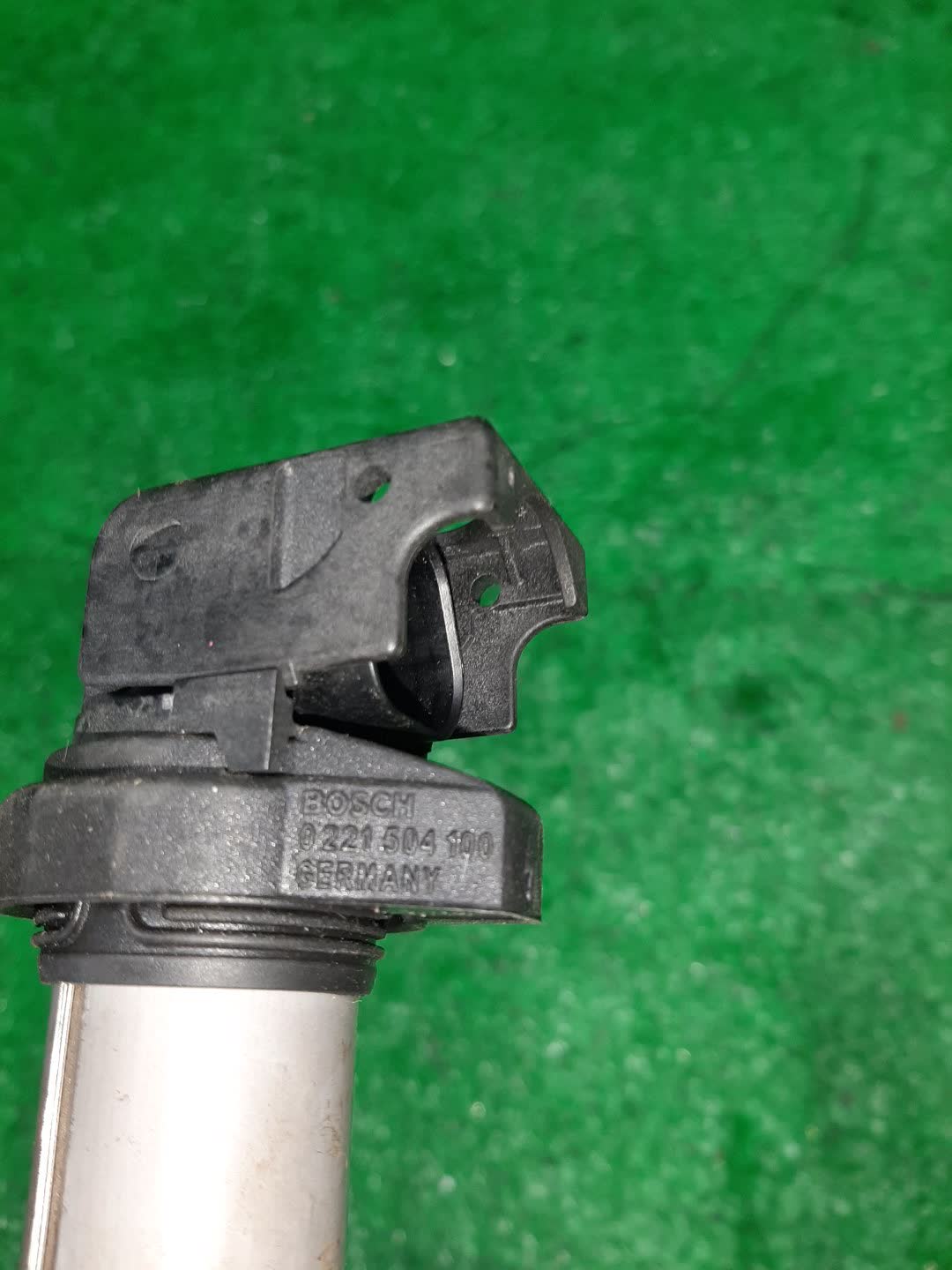 Катушка зажигания BMW 3-Series E90 N46B20B 0221504100 2 ракурс