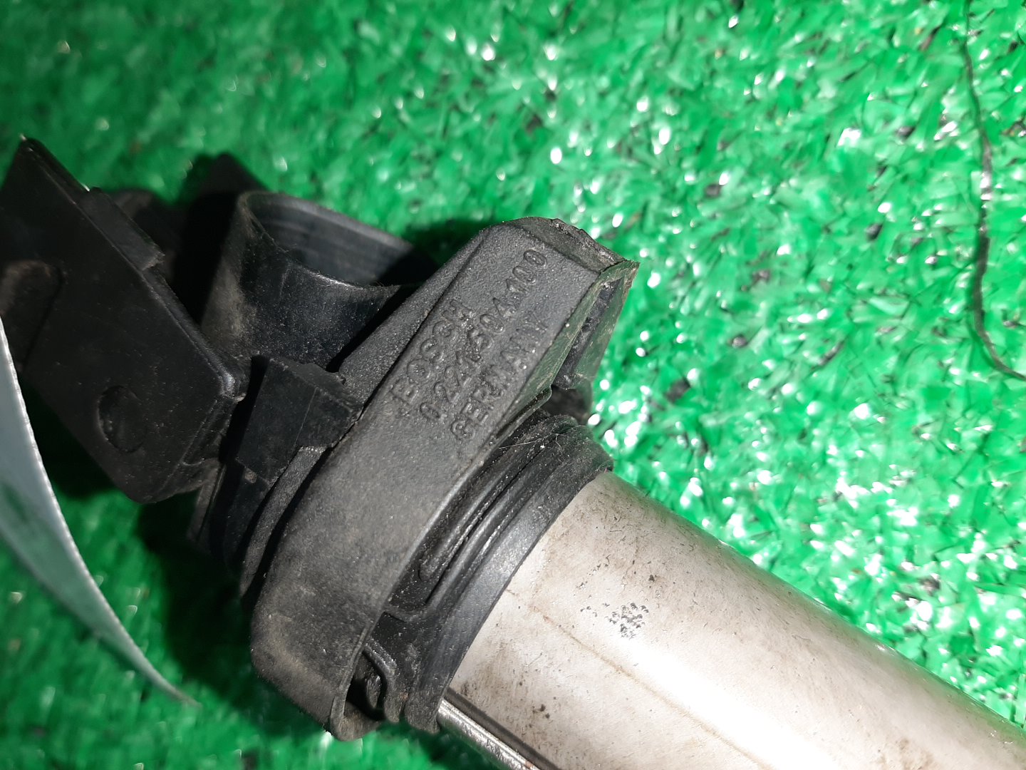 Катушка зажигания BMW 3-Series E92 N46B20B 0221504100 2 ракурс
