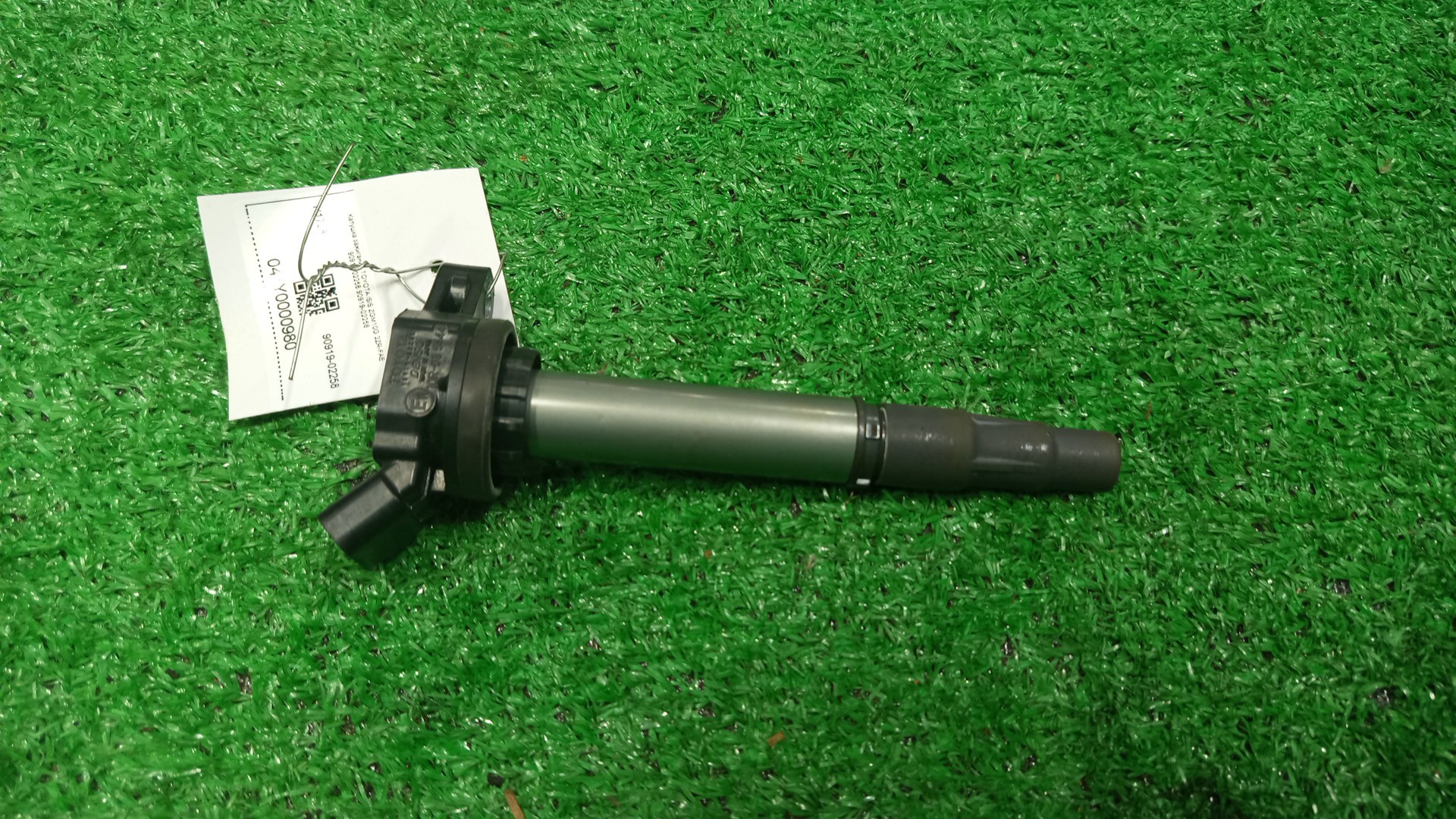 Катушка зажигания TOYOTA ISIS ZGM10G 2ZR-FAE 90919-02258 1 ракурс Катушка зажигания TOYOTA ISIS ZGM10G 2ZR-FAE 90919-02258 1 ракурс