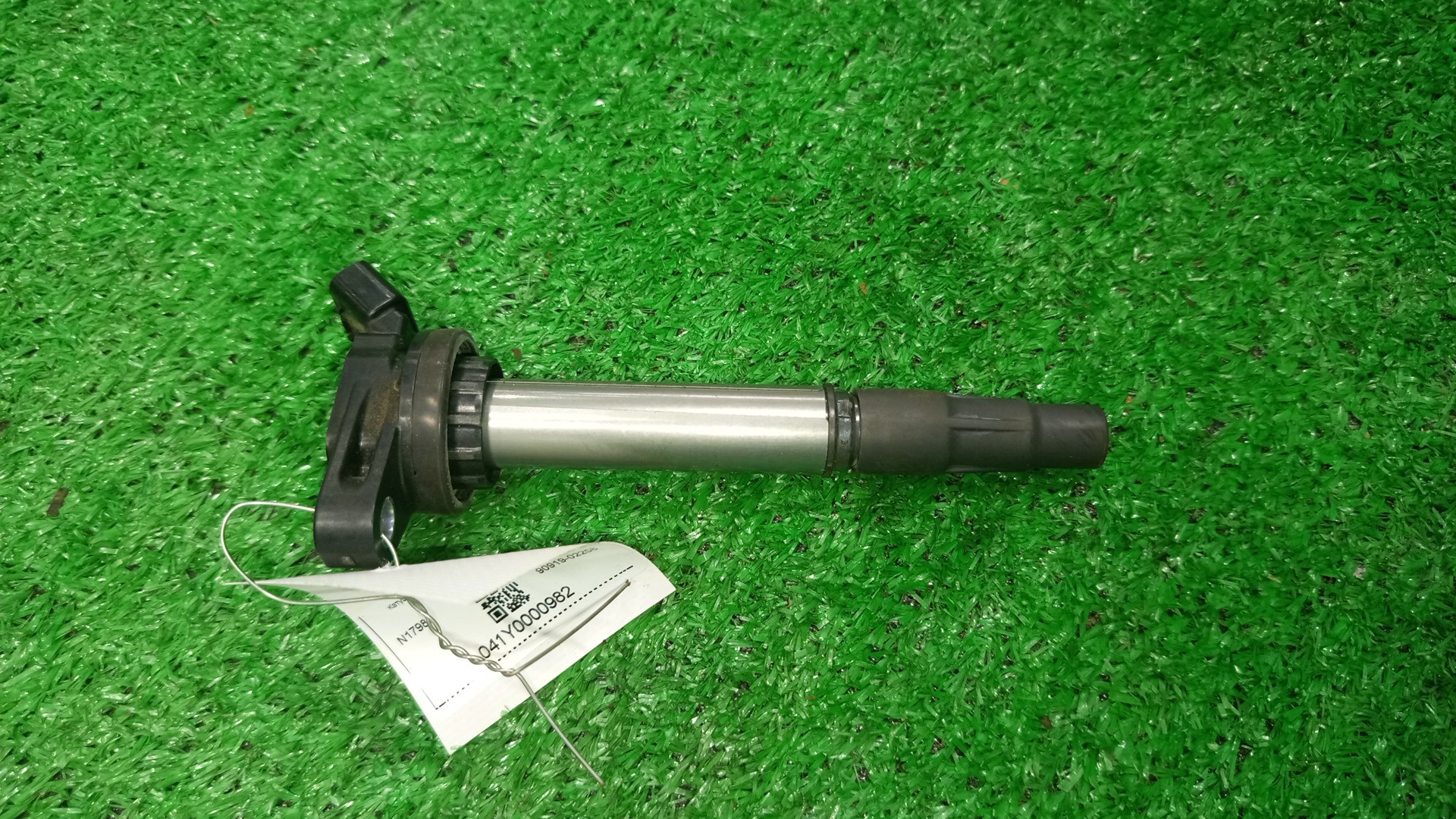 Катушка зажигания TOYOTA ISIS ZGM10G 2ZR-FAE 90919-02258 1 ракурс Катушка зажигания TOYOTA ISIS ZGM10G 2ZR-FAE 90919-02258 1 ракурс