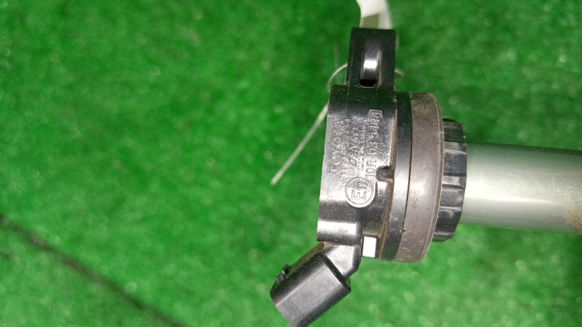 Катушка зажигания TOYOTA ISIS ZGM10G 2ZR-FAE 90919-02258 2 ракурс