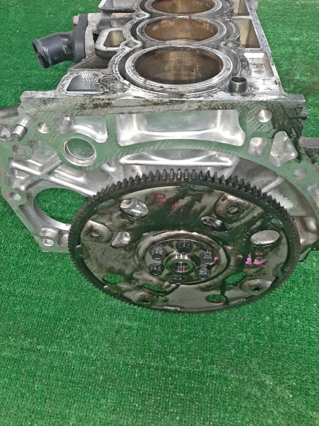 Коленвал NISSAN BLUEBIRD SYLPHY NG11 HR15DE 2 ракурс