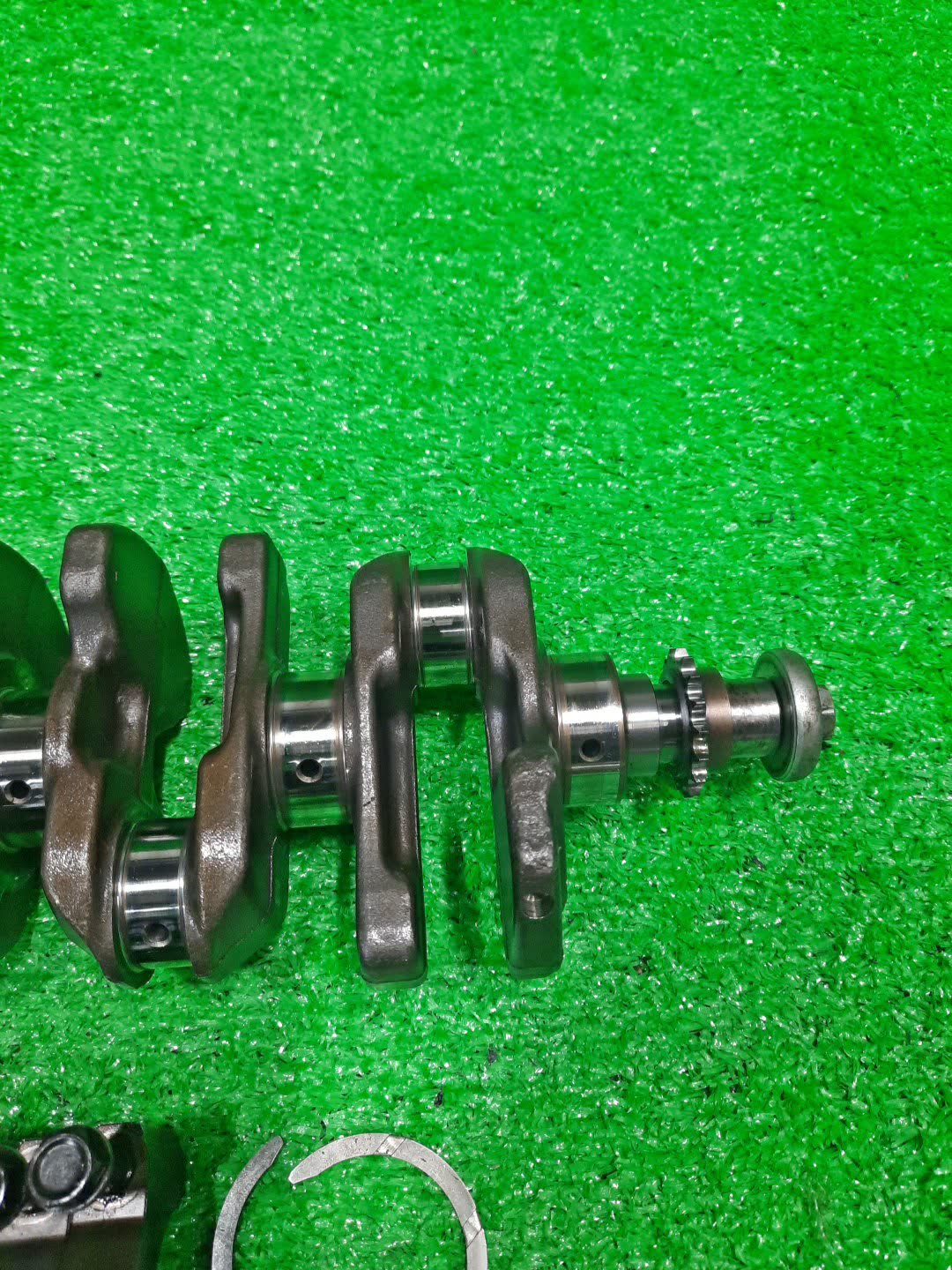 Коленвал TOYOTA BELTA SCP92 2SZ-FE 3 ракурс