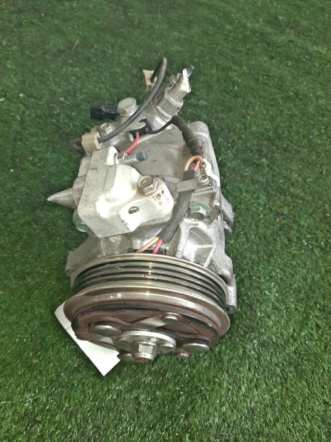 Компрессор кондиционера HONDA N-ONE JG1 S07A 3 ракурс