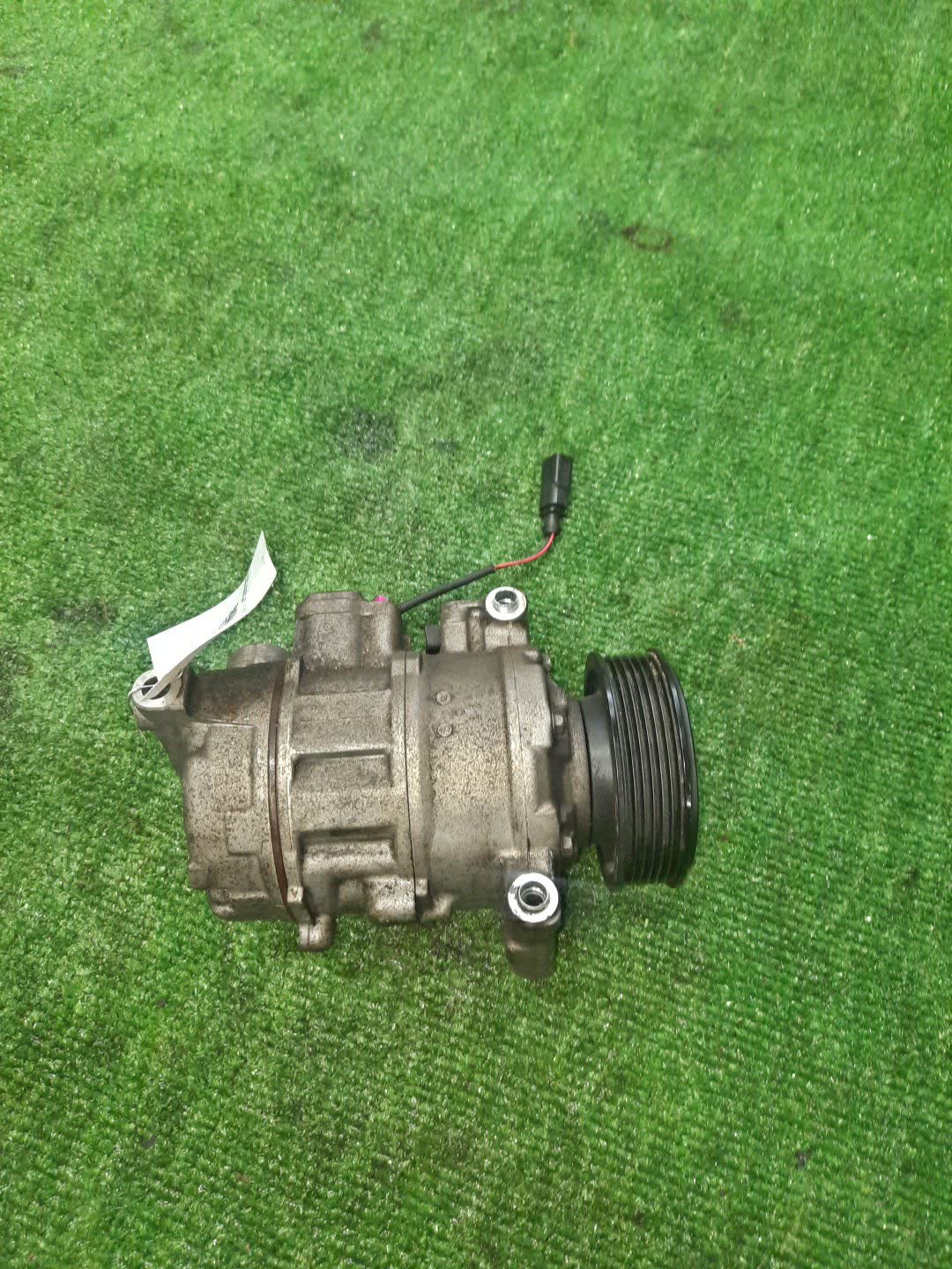 Компрессор кондиционера AUDI A4 8EC BWE 8E0260805BJ 1 ракурс