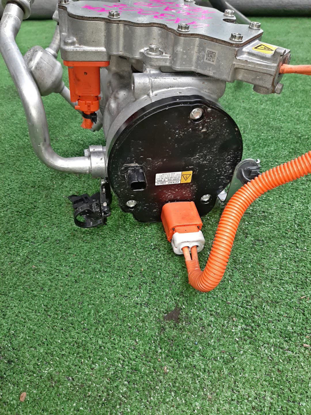 Компрессор кондиционера LEXUS UX300E KMA10 4KM 04400-1030 3 ракурс