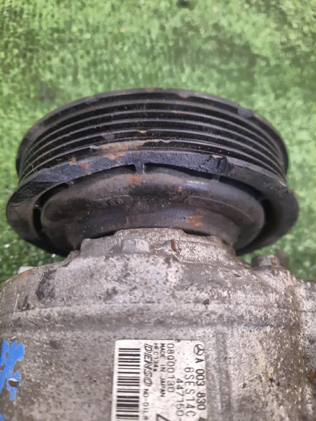 Компрессор кондиционера MERCEDES-BENZ A-Class W176 M270.910 A0038304360 2 ракурс
